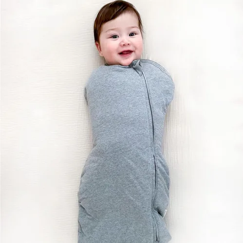 Miniatura 3 de Happiest Baby Sleepea Manta Envolvente Comforter - Manta Envolvente para Bebé de 100% Algodón Orgánico - Diseñada por Doctores Promueve el Grafito