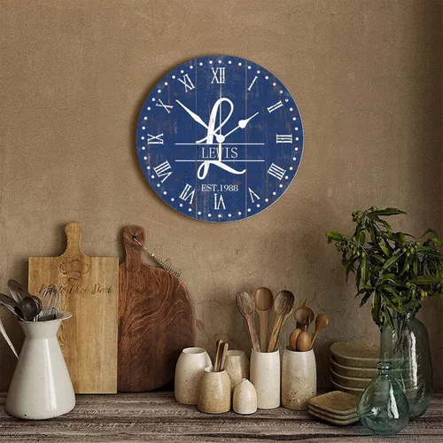 Miniatura 4 de Reloj de pared de madera de 15 pulgadas con nombre de familia personalizado con manecillas de metal, reloj de pared fácil de leer, reloj de pared