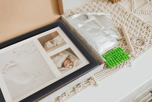 Miniatura 6 de Kit de Marco de Fotos de Recuerdo de Arcilla para Huellas de Manos y Pies de Bebé - con Plantilla de Silicona para un Regalo Personalizado. Marco