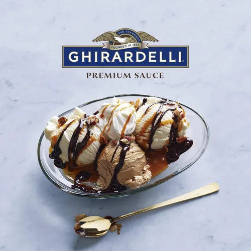Miniatura 7 de Ghirardelli Salsa prémium de caramelo de sal marina de 16 onzas (paquete de 2) con cuchara de barista estampada Ghirardelli