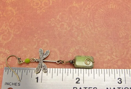 Miniatura 3 de Pendientes Boho Libélula en Verde Oliva y Latón 2.25 Pulgadas Largo