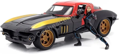 Marvel 1:24 1966 Chevy Corvette - Auto fundido a presión con figura de viuda negra de 2.75 pulgadas, juguetes para niños y adultos