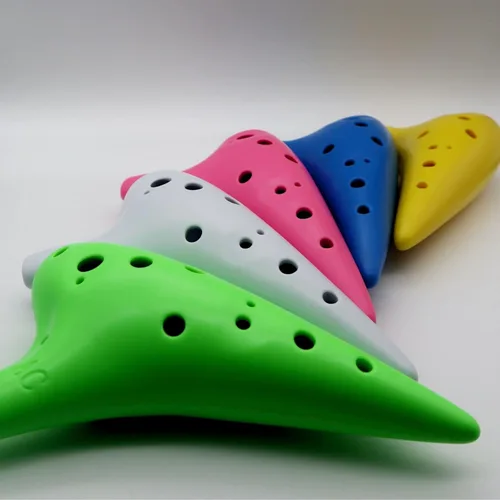 Miniatura 3 de Aestivate Ocarina de plástico de 12 agujeros - Alto C, fácil de jugar, puntiagudo (blanco)
