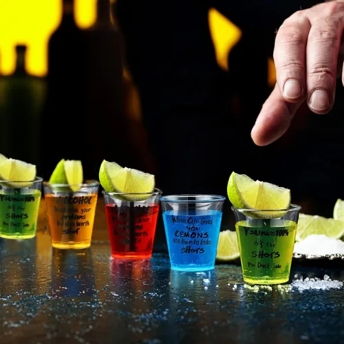 Miniatura 5 de Peryiter 100 vasos de chupito de plástico a granel, mini vasos desechables de 1.7 onzas, diseño divertido transparente, vasos de muestra, vasos