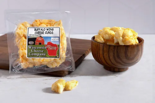 Miniatura 4 de Wisconsin Cheese Company - Caja de regalo de palitos de carne y cuajada de queso de Wisconsin - 100% queso famoso y fresco de Wisconsin y palitos