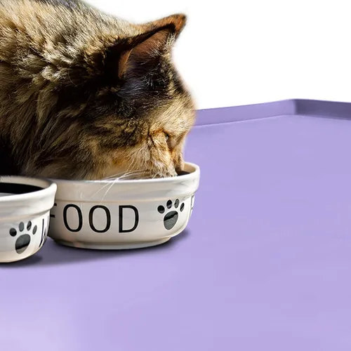 Miniatura 6 de Tapete de comida para perros, bandeja de comida impermeable de silicona, mantel individual antideslizante para mascotas, borde elevado de 0.6 Lila
