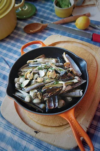 Miniatura 5 de Le Creuset sartén de autor con mango de hierro, 9 pulgadas, Llama