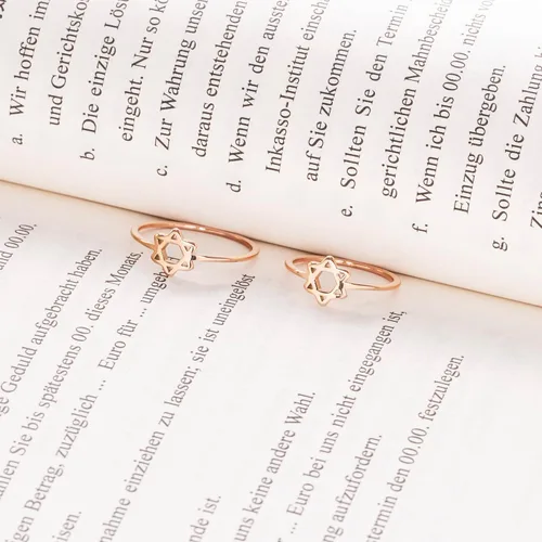 Miniatura 4 de ELBLUVF - Anillo de acero inoxidable chapado en oro rosa de 14 quilates con estrella de David judío estrella, diseño de estrella