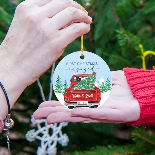 Miniatura 5 de Adorno de compromiso para pareja de recién casados 2025, 2025, adorno personalizado para árbol de Navidad, camión rojo comprometido, regalo