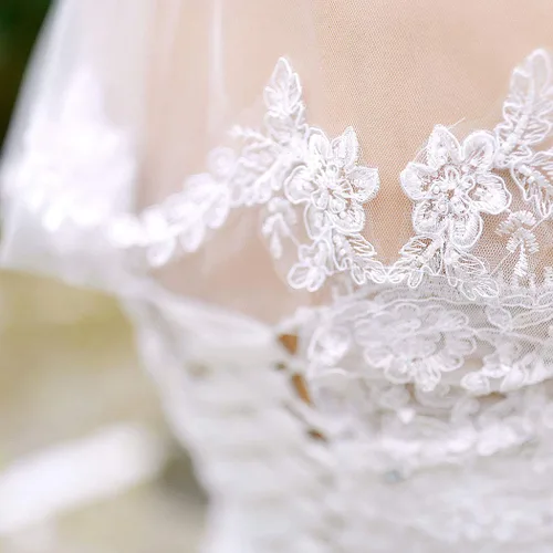 Miniatura 3 de Unsutuo Velo de boda marfil con apliques de encaje cortos para novia, longitud al hombro, velo de tul nupcial con peine para mujeres y niñas