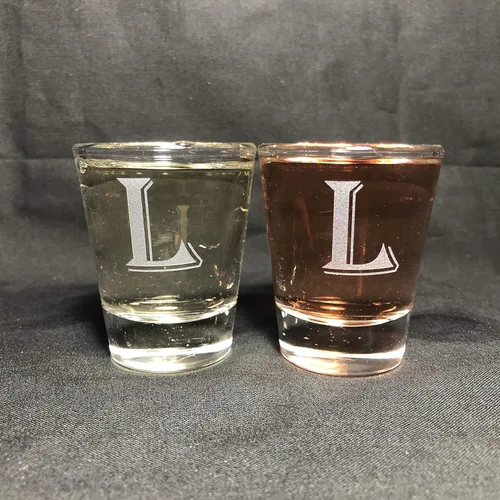 Miniatura 11 de Juego de 2 vasos de chupito con letras de monograma de 1.5 oz (B)