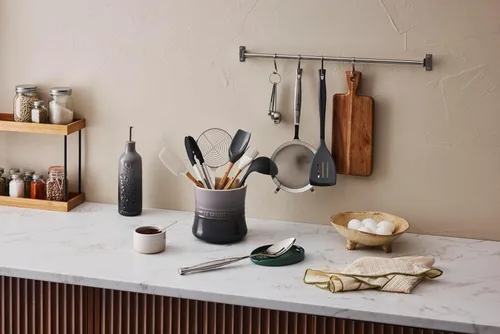 Miniatura 5 de Le Creuset Stoneware - Vasija para utensilios, 2 1/2 cuartos de galón, Ostra