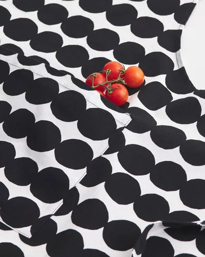 Miniatura 3 de MARIMEKKO Räsymatto Kitchen Accessories Set – Refine Your Kitchen Décor with Our Iconic Designs – Includes Stylish Apron, Oven Mitt and Pot Holder