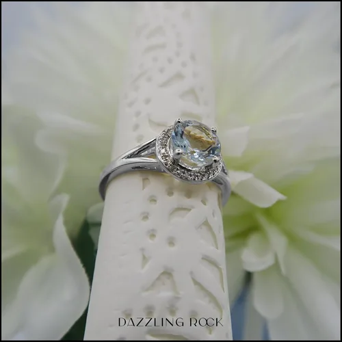Miniatura 84 de Dazzlingrock Collection Anillo de compromiso redondo de 0.276 in con halo de diamante blanco y vástago dividido para ella en oro macizo de 14