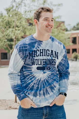 Miniatura 18 de Blue 84 Camiseta de manga larga con licencia oficial de la NCAA para mujer, teñido anudado