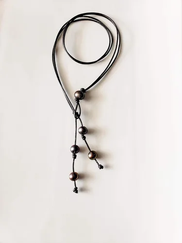 Miniatura 6 de Collar en Y de perlas negras de cuero negro, 20 pulgadas de largo por encima de la borla