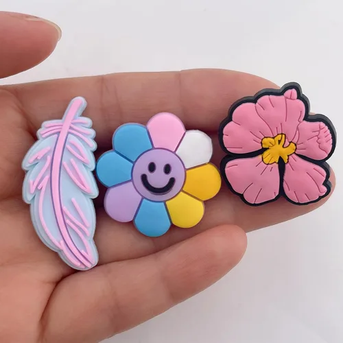 Miniatura 2 de 30, 50, 100 piezas de dijes de zapatos de dibujos animados al azar para niñas y niños, accesorios para pulsera, sandalias y regalos