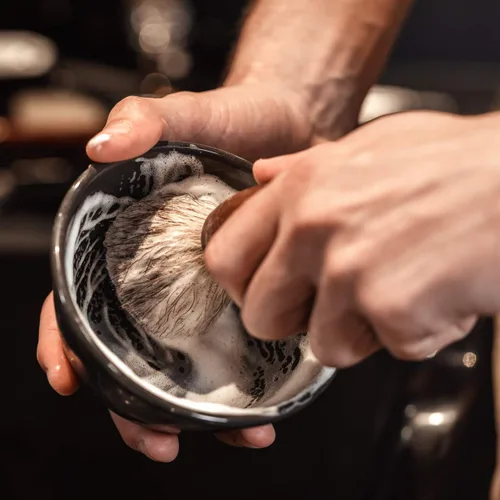 Miniatura 6 de MNSC Old Faithful Naturally Better Pump Shave Cream - Afeitado suave, fórmula hipoalergénica para la piel sensible, piel más suave, evita rasguños