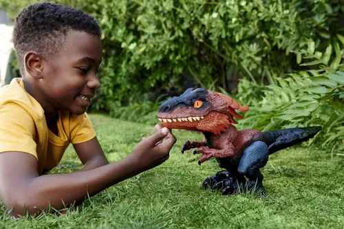Miniatura 2 de Jurassic World Dominion Uncaged Ultimate Pyroraptor Dinosaur Toy - Figura de acción con movimiento y sonido interactivos