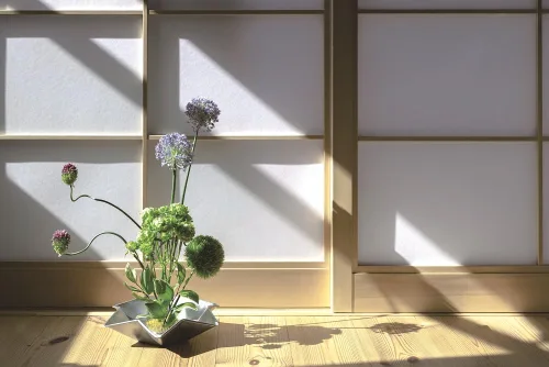 Miniatura 2 de Auténtica rana redonda japonesa Kenzan Flower Rana – Hecho en Japón Ikebana Pin Holder para arreglos florales (redondo 2.4 pulgadas, dorado)