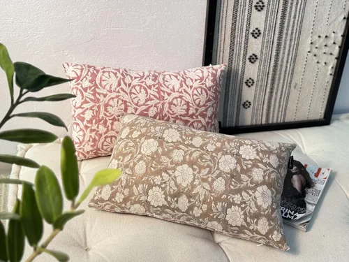 Miniatura 13 de Juego de 2 fundas de almohada decorativas de algodón indio vintage con estampado a mano (marrón ladrillo, 18 x 18 pulgadas (paquete de 2))