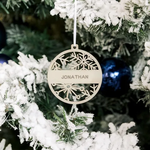 Miniatura 2 de Weddingstar Adorno personalizable para árbol de Navidad con copo de nieve de madera grabado, apellido
