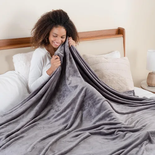 Miniatura 7 de Berkshire Blanket Cobija de terciopelo VelvetLoft® clásica para cama tamaño Twin, cobija ligera y suave de felpa para cama y sofá, color gris herón