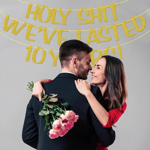 Miniatura 3 de Holy Shit We Lasted 10 Years - Cartel de 10º aniversario de boda, decoración divertida para él, su marido, esposa, padres, pre-encordado, purpurina