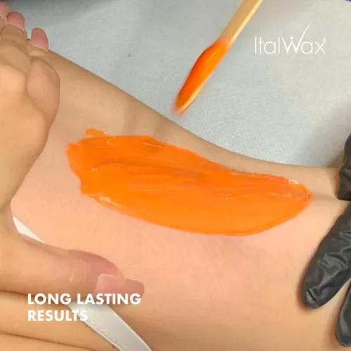 Miniatura 7 de Italwax Top Line Cera Dura Coral 1.65 lb (750g) – Textura Cremosa Naranja Intensa con Agarre Fuerte, Ideal para Bikini y Cabello Grueso, Aplicación
