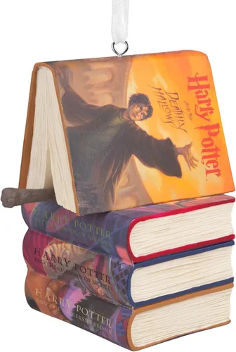 Hallmark Harry Potter - Libros apilados con varita de adorno de Navidad, resina, 2.23 x 2.75 x 2.28 pulgadas, (0002HCM9130)