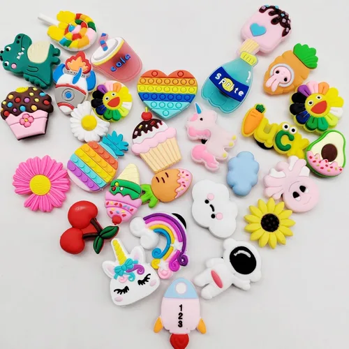 Miniatura 7 de monochef Dijes para zapatos para niñas y adolescentes paquete de 30 dijes de decoración de zapatos al azar, dijes de unicornio para zapatos