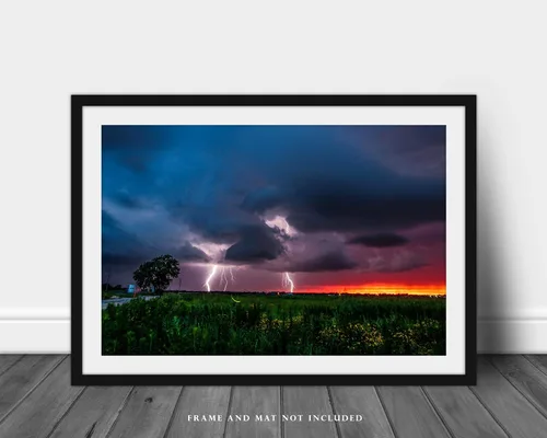 Miniatura 3 de Impresión fotográfica de tormenta (no enmarcada) Imagen de ataques de relámpagos mientras luciérnagas giran al atardecer en la noche tormentosa