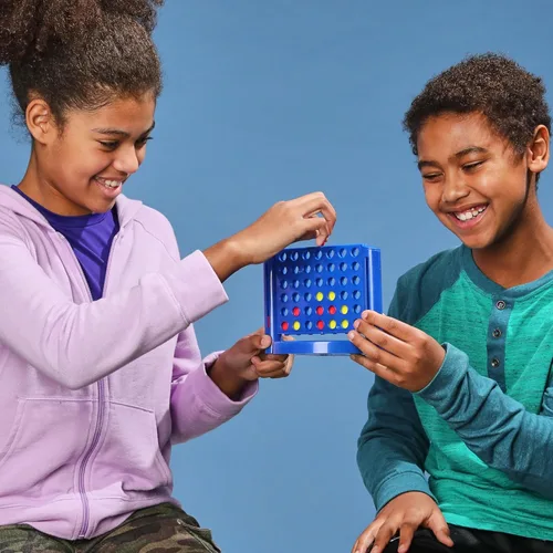 Miniatura 9 de Hasbro Grab and Go! Paquete (paquete de 4), juegos de mesa de viaje para niños, acorazado, Connect 4, ¿Adivina quién?, juegos de hipopótamos