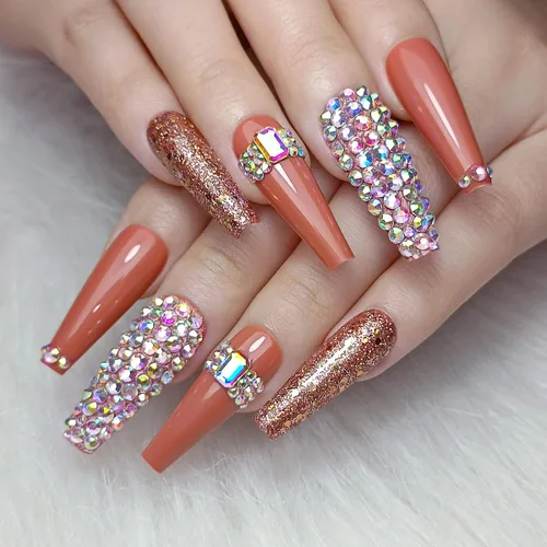 Miniatura 9 de 24 uñas postizas brillantes con diseños de longitud larga, uñas de boda a presión para novia, uñas acrílicas nude, ataúd a presión con diamantes