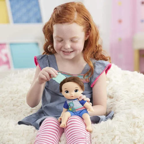 Miniatura 7 de Baby Alive Littles, Carry 'N Go Squad, Little Matteo Brown Hair Boy Muñeca, portador, accesorios, juguete para niños a partir de 3 años