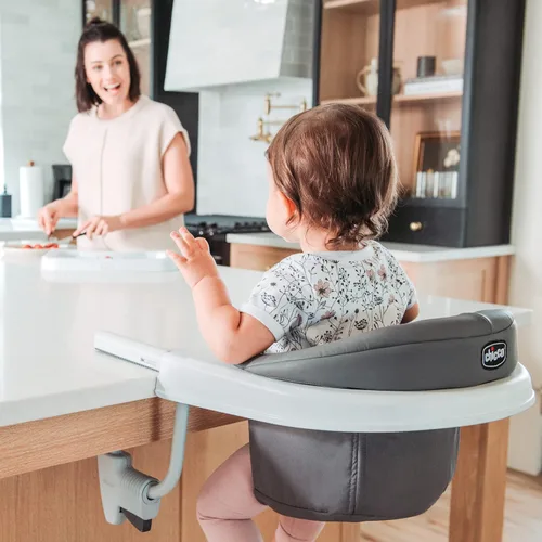 Miniatura 4 de Chicco FastLock 360 Trona Giratoria con Gancho, Trona Portátil para Bebés y Niños Pequeños, Se Instala en Segundos Carbón/Gris
