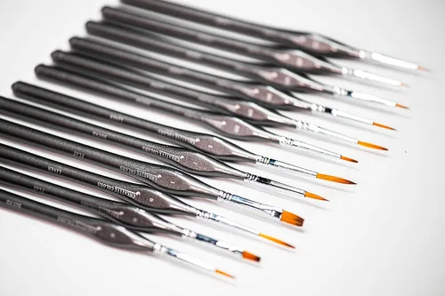 Juego de pinceles de pintura en miniatura, 12 pinceles de detalles finos con estuche de viaje y mini paleta, kit de pinceles profesionales para