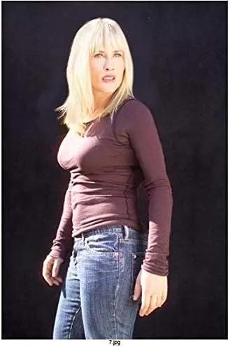 Patricia Arquette walking away (Allison Dubois-Medium) - 8 inch x10 inch PHOTOGRAPH Performer & Actor Color PHOTOGRAPH-CJ