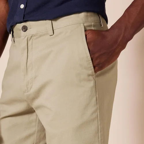 Miniatura 3 de Tienda Essentials - Pantalón corto ajustado para hombre, 7 pulgadas