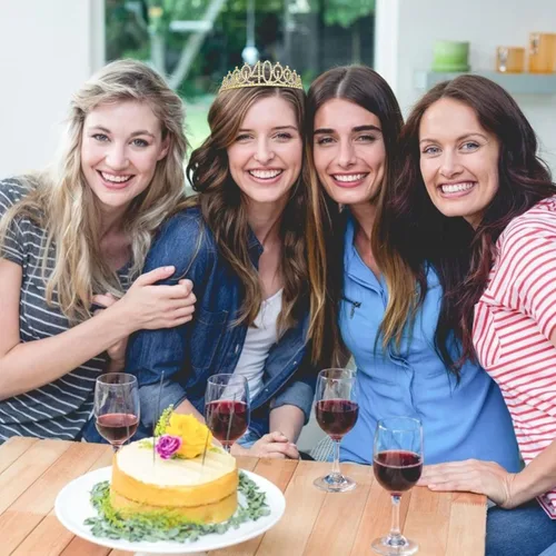 Miniatura 6 de CIEHER Juego de corona dorada para cumpleaños número 40 + banda de 40 y fabulosa + pin de perlas, tiara para decoraciones y regalos de cumpleaños