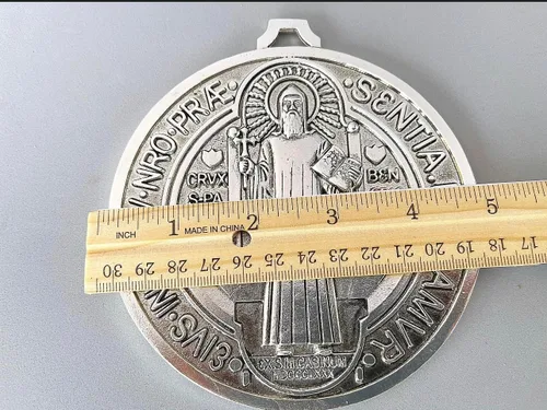 Miniatura 5 de Medalla de cruz de San Benito extra grande de 5 pulgadas, tono plateado vintage para pared o escritorio/Medalla de San Benito Extra Grande en Tono