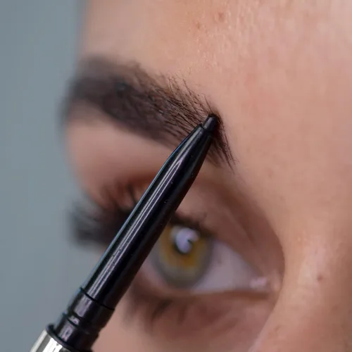 Miniatura 2 de Tina Davies Lápiz de seda delgado, color de cejas pre-dibujado para microblading, punta retráctil con carrete, micro cejas suaves - negro