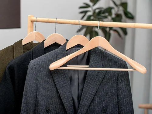 Miniatura 5 de StorageWorks - Paquete de 10 perchas de madera, perchas de hombro extra anchas para abrigos, camisas, chaquetas, pantalones, trajes, color madera