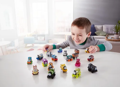 Miniatura 2 de Thomas & Friends Trenes de juguete MINIS - Paquete de 20 motores de empuje en miniatura y vehículos ferroviarios para juegos de simulación