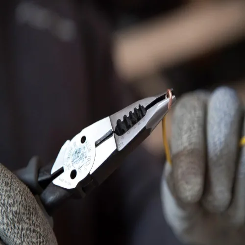 Miniatura 8 de Klein Tools J206-8C Alicates de punta larga multiuso con resorte, fabricados en Estados Unidos, acero forjado con mangos Journeyman de material dual