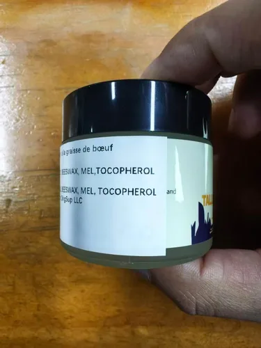 Miniatura 18 de Bálsamo de sebo de res para el cuidado de la piel - Aceite corporal hidratante completamente natural con miel y cera de abejas - Sebo de vacas