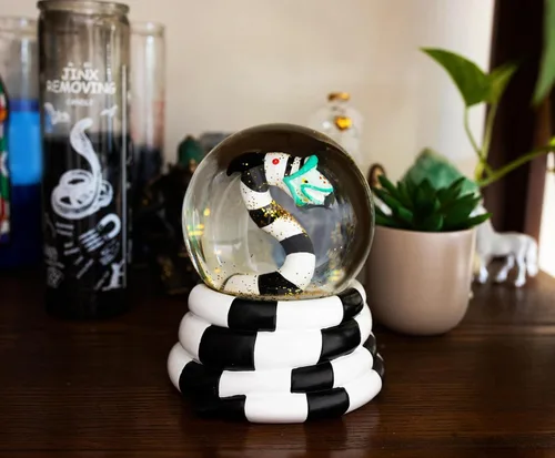 Miniatura 3 de Silver Buffalo Beetlejuice Sandworm - Globo de nieve coleccionable de 4 pulgadas