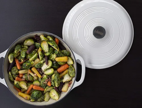 Miniatura 6 de Lodge 7.5 Quart - Horno holandés de hierro fundido esmaltado con tapa – Asas duales – Apto para horno hasta 500° F o en estufa - Úselo para marinar