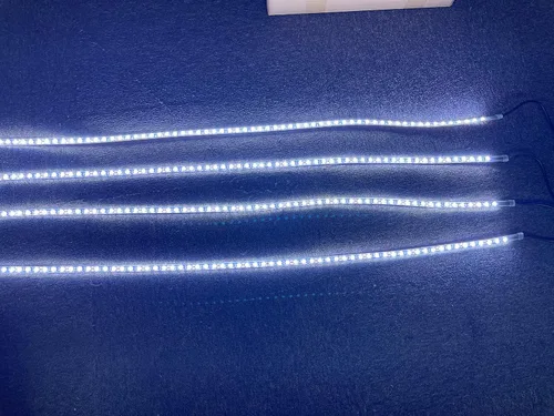 Miniatura 3 de NA Super Bright - Kit de 4 tiras de luces LED blancas puras de 6.5 pies, 4 enchufes DC12V intermitentes IP68, impermeables, luces de neón LED
