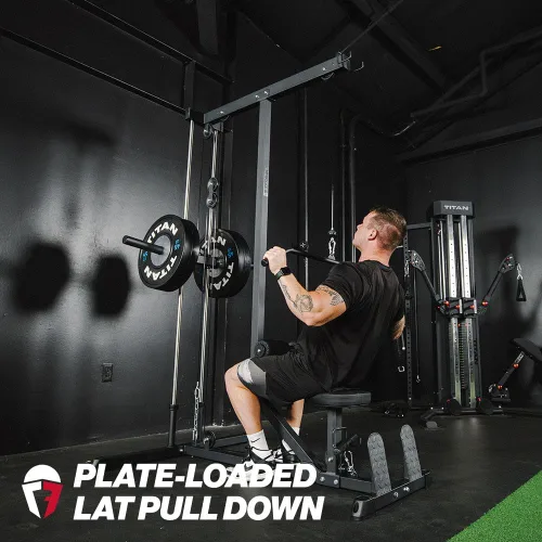 Miniatura 3 de Titan Fitness Torre LAT con Carga de Placas, Capacidad de 400 LB, Máquina Especializada para la Parte Superior del Cuerpo, Máquina de Cable